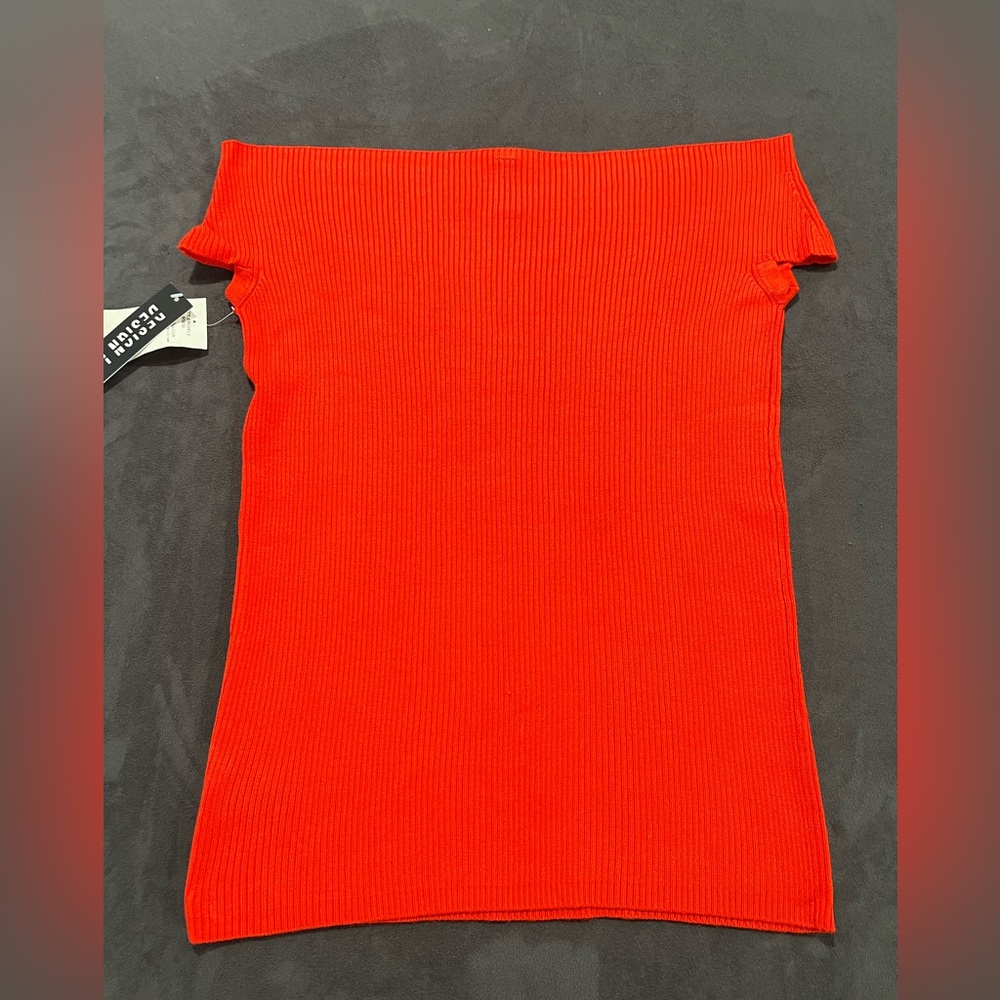 Design Lab Red Off Shoulder- NWT - Picture 2 of 5